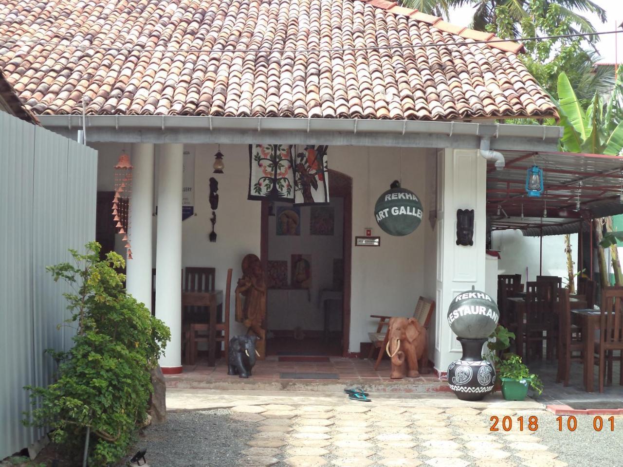 Rekha Art Gallery & Restaurant Bed & Breakfast Mirissa Exterior foto