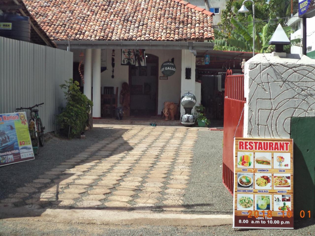 Rekha Art Gallery & Restaurant Bed & Breakfast Mirissa Exterior foto